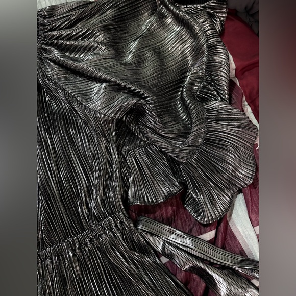 Bundle 2 for $30. Elegant Metallic Pleated Romper. Size Medium. - Picture 8 of 11